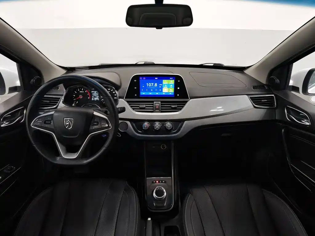 Baojun 310W — миниатюра 5