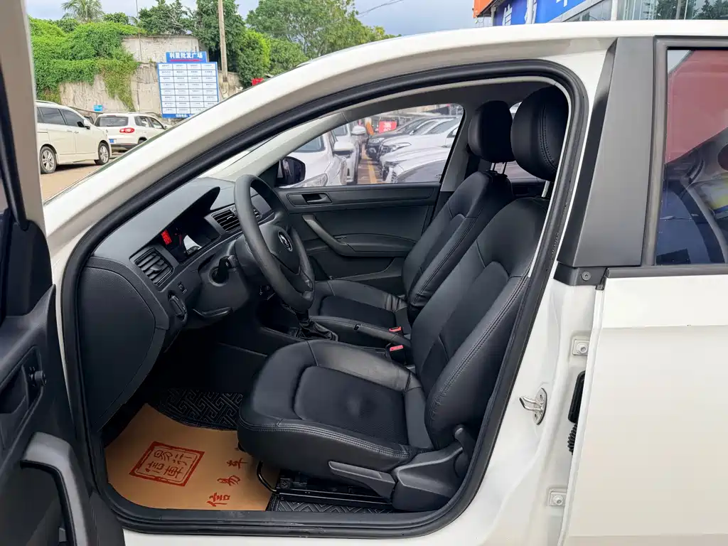Volkswagen Santana — миниатюра 7
