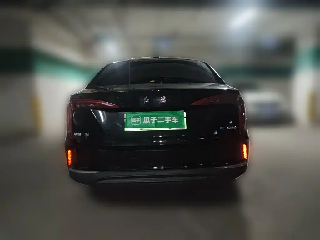 Hongqi Hongqi E-QM5 — миниатюра 5