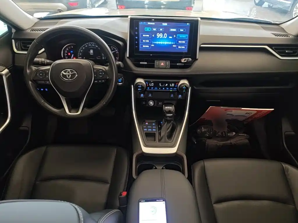 Toyota RAV4 — миниатюра 10