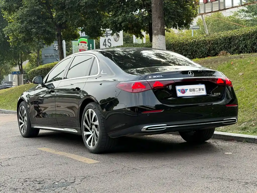 Mercedes-Benz E-Class — миниатюра 4