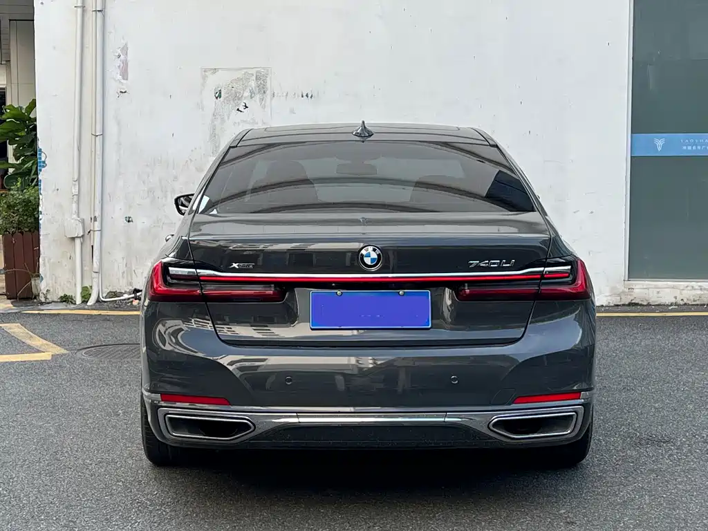 BMW 7 Series — миниатюра 8