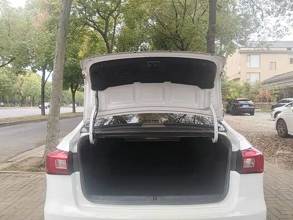 Roewe 360 — миниатюра 19