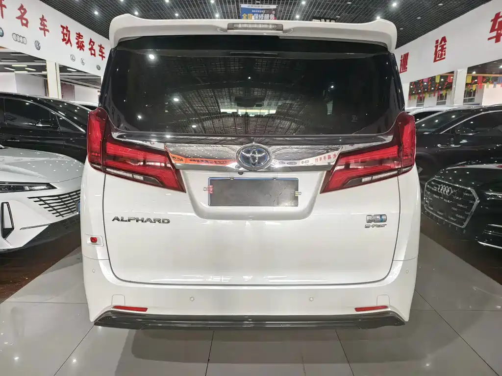 Toyota Alphard — миниатюра 4