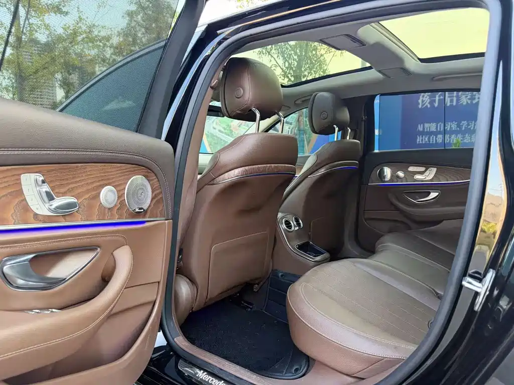 Mercedes-Benz E-Class — миниатюра 6