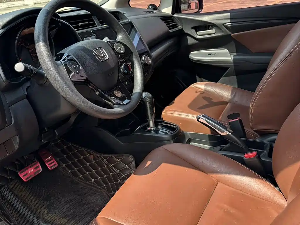 Honda Fit — миниатюра 7