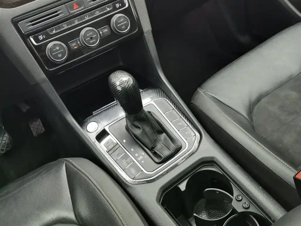 VOLKSWAGEN GOLF*JIAYU