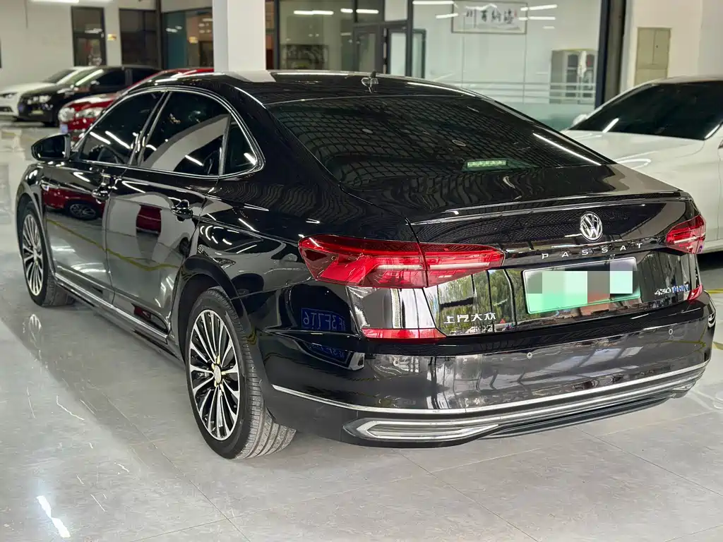Volkswagen Passat PHEV — миниатюра 6