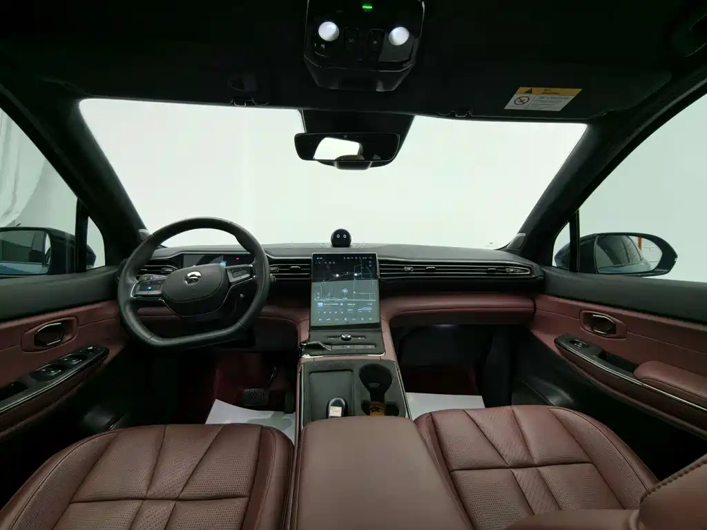 NIO ES8 2022 100kWh мест