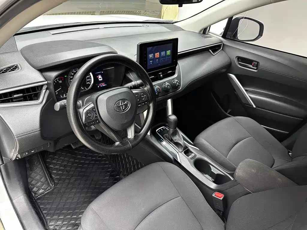 Toyota Corolla Cross — миниатюра 12