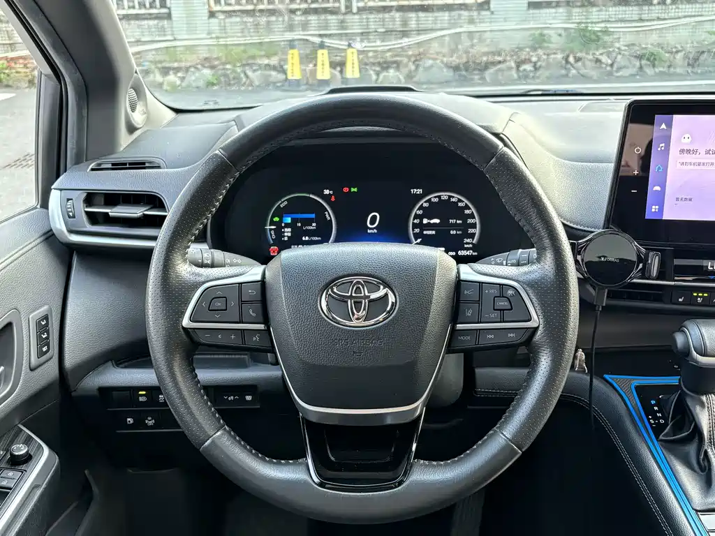 Toyota Sienna — миниатюра 13