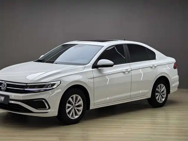 VOLKSWAGEN BORA 2023