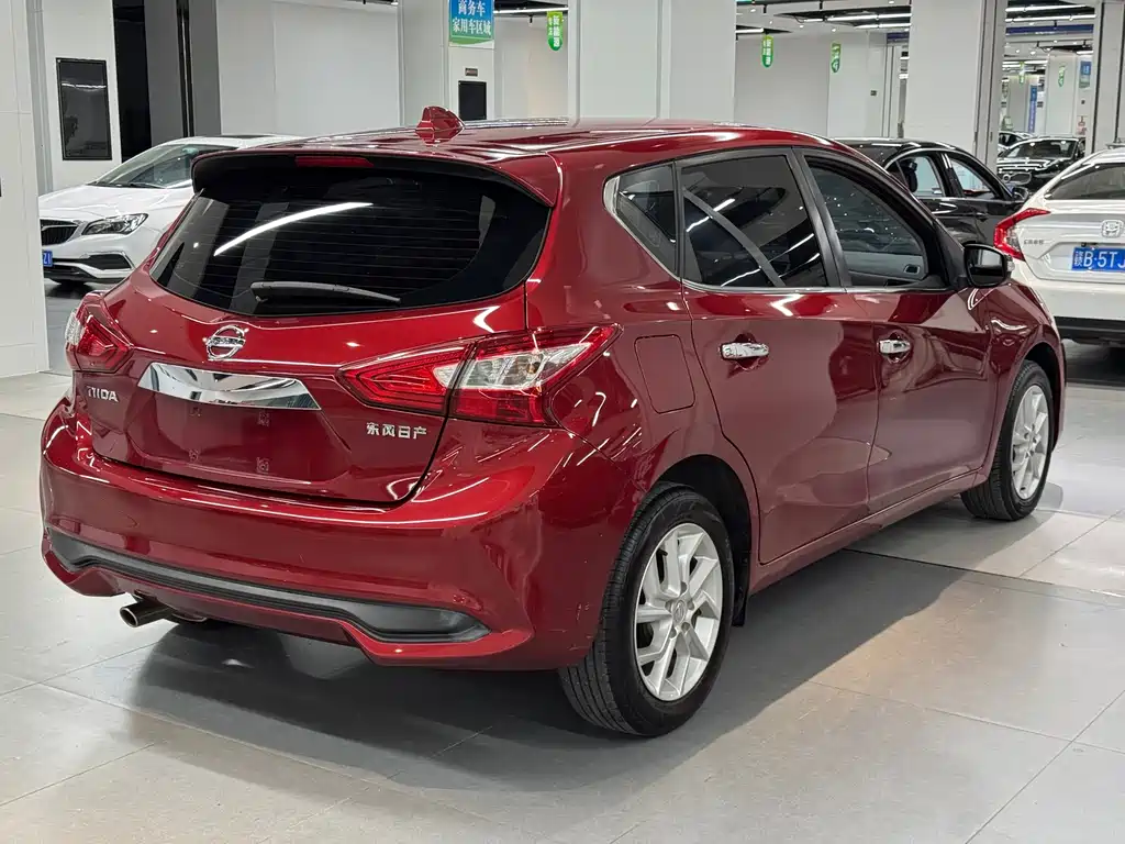 Nissan Tiida — миниатюра 6