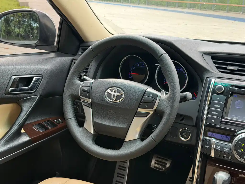 Toyota Reiz 2013 2.5V