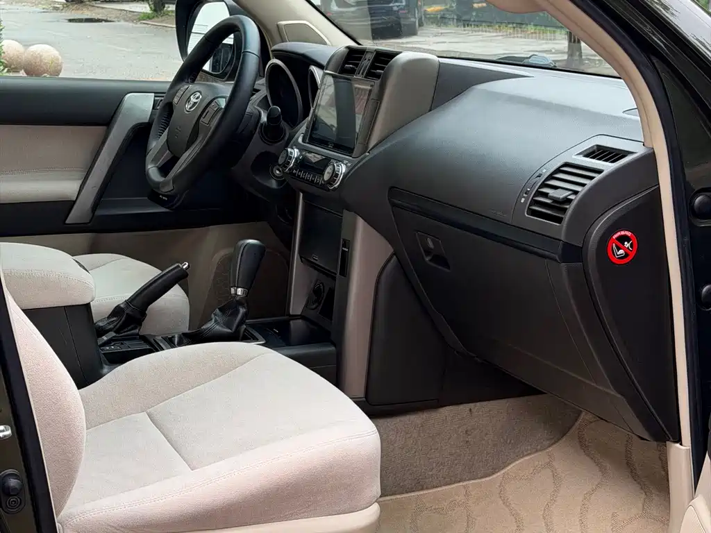 Toyota Land Cruiser Prado 2010 2.7L AT Standard