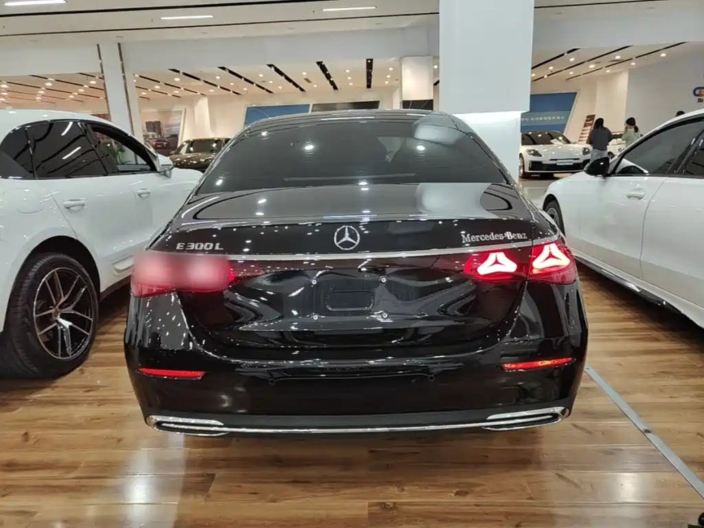 Mercedes-Benz E-Class — миниатюра 6