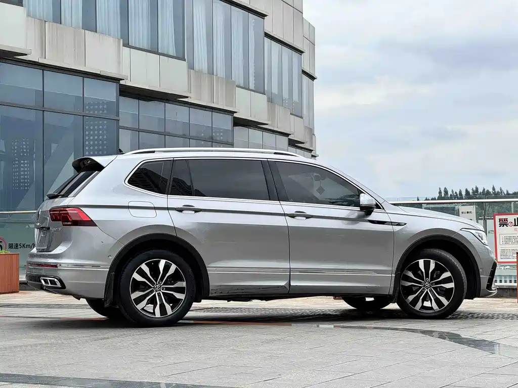 Volkswagen Tiguan L — миниатюра 11