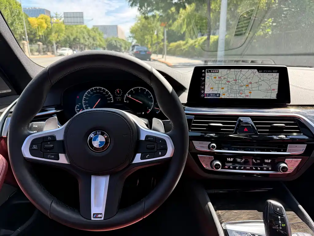 BMW 5 Series — миниатюра 30
