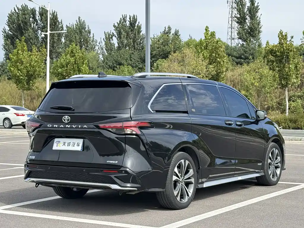 Toyota Granvia — миниатюра 23