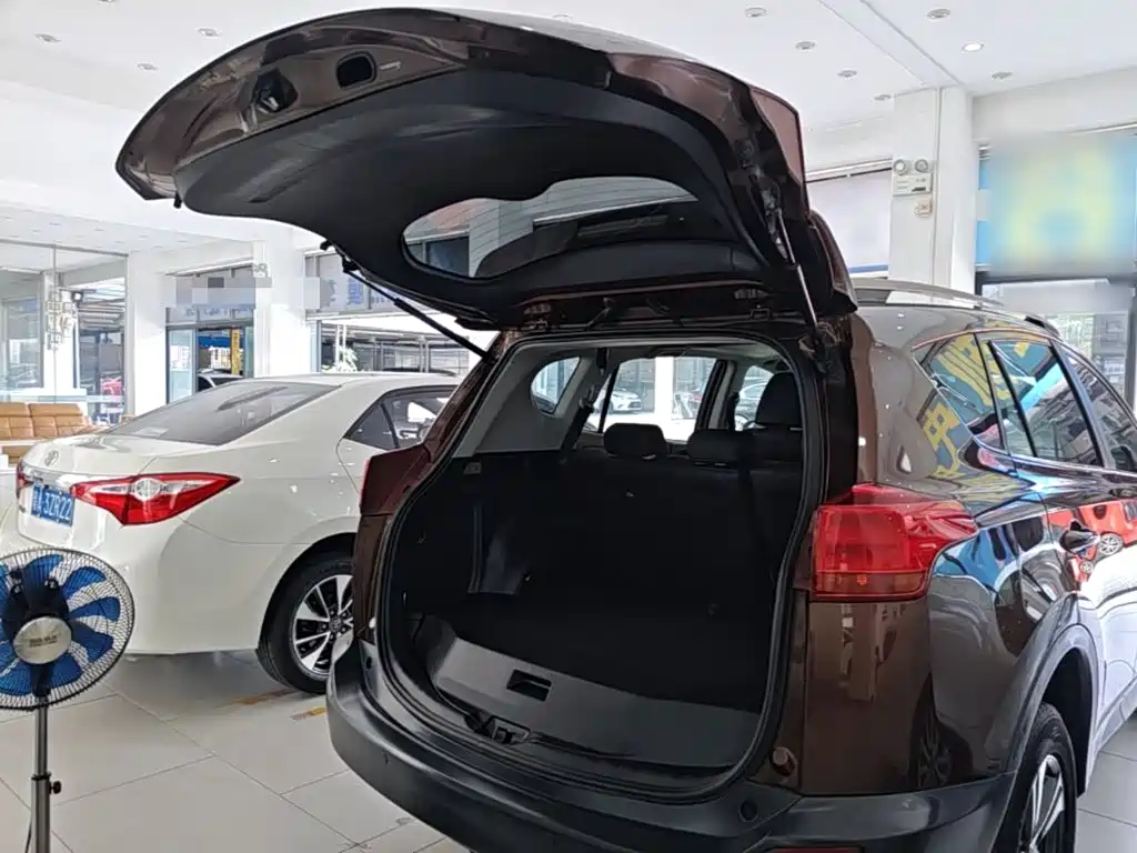 Toyota RAV4 — миниатюра 19