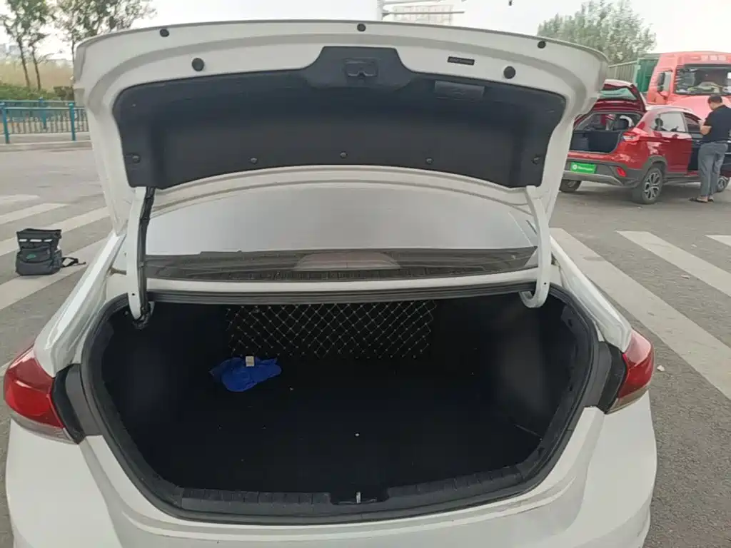 Hyundai Elantra — миниатюра 19