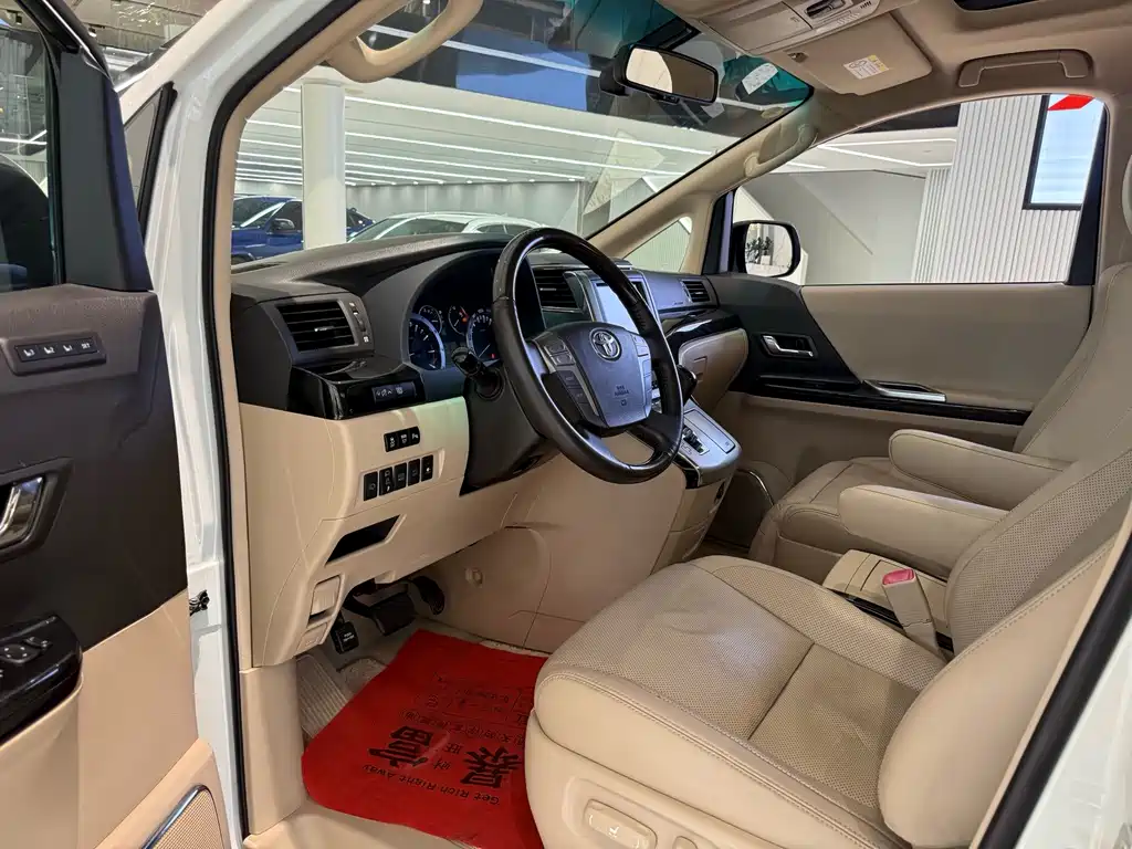 Toyota Alphard — миниатюра 6