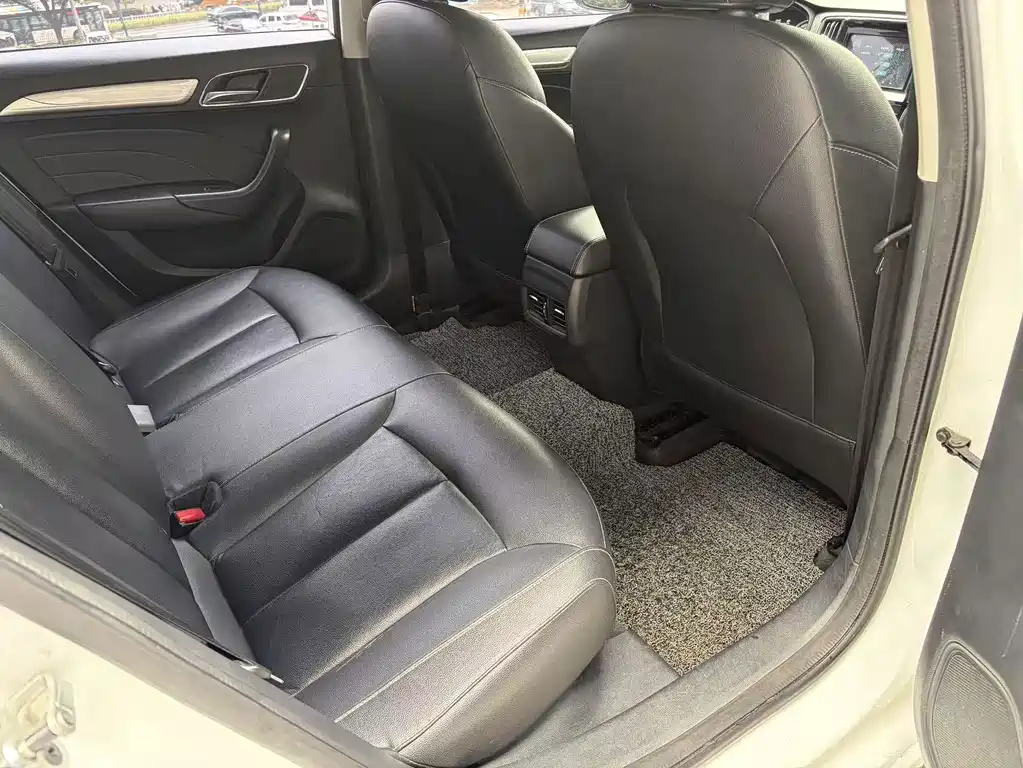 Roewe i6 New Energy — миниатюра 12