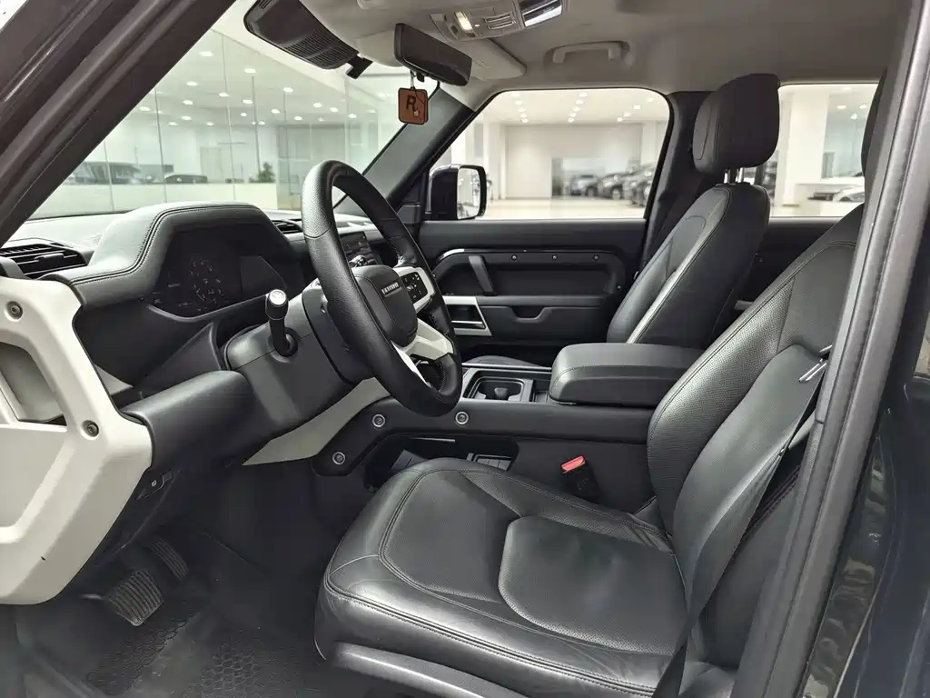Land Rover Defender 2023 — фото 11