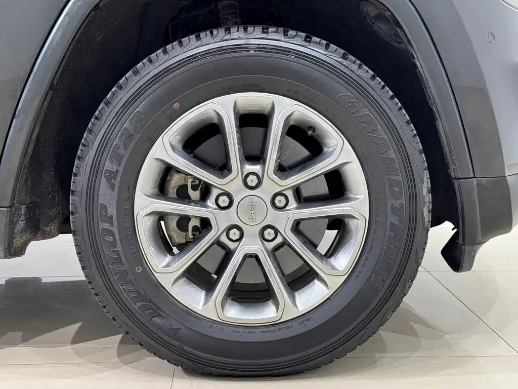 Jeep Grand Cherokee (Import) — миниатюра 25