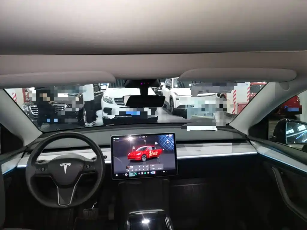 Tesla Model Y — миниатюра 18