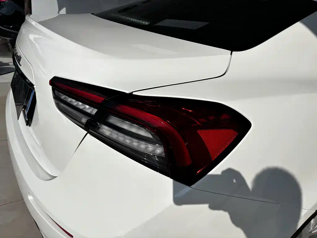 Maserati Ghibli — миниатюра 9