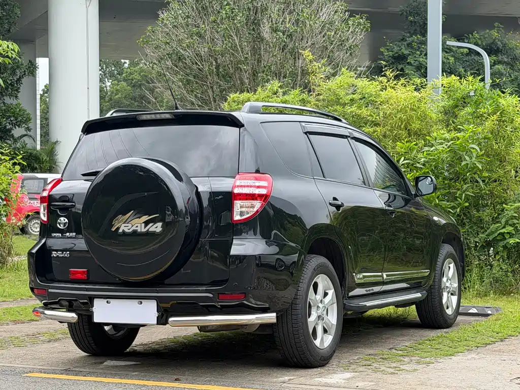 Toyota RAV4 — миниатюра 5