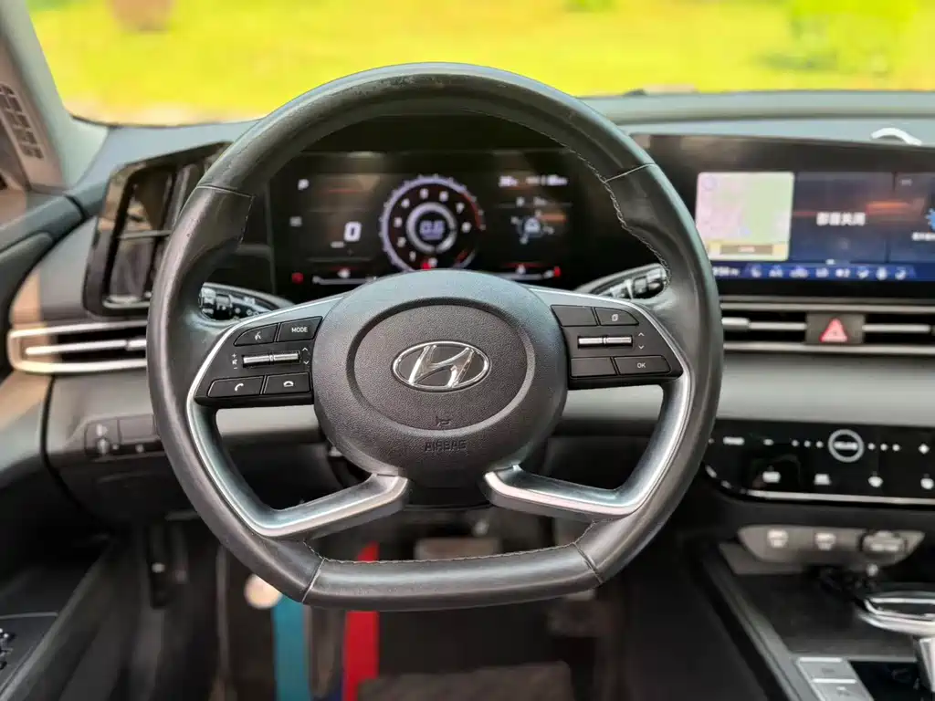 Hyundai Elantra — миниатюра 6
