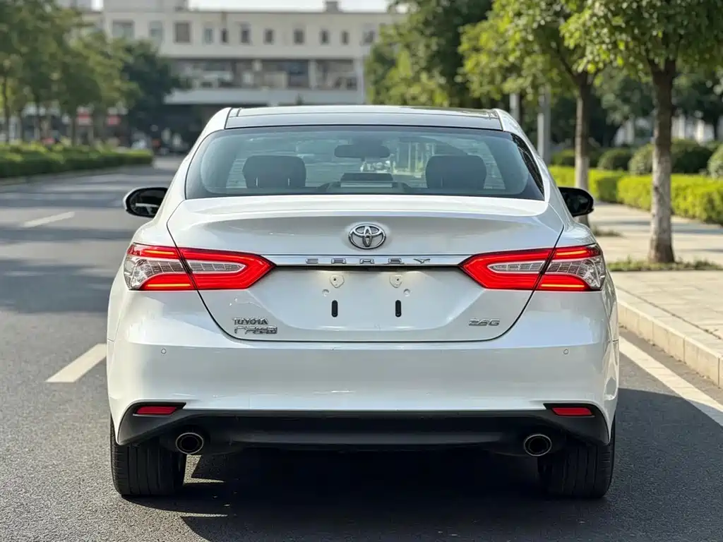 Toyota Camry — миниатюра 8