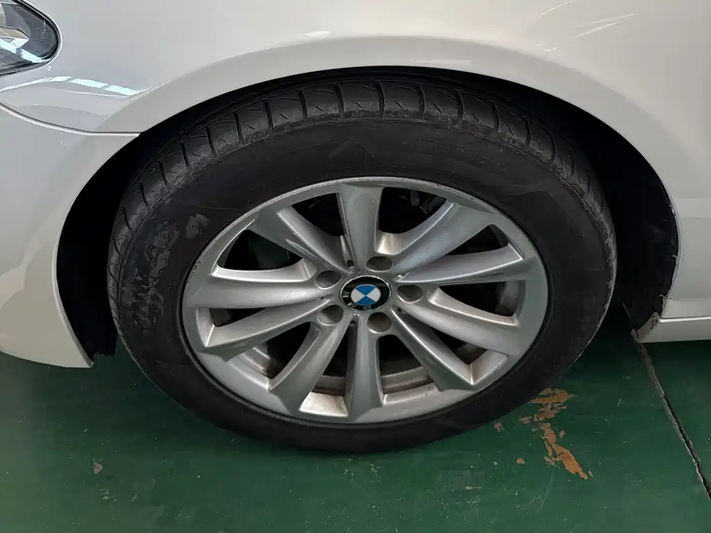 BMW 5 Series — миниатюра 13