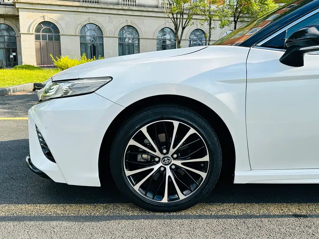 Toyota Camry — миниатюра 11