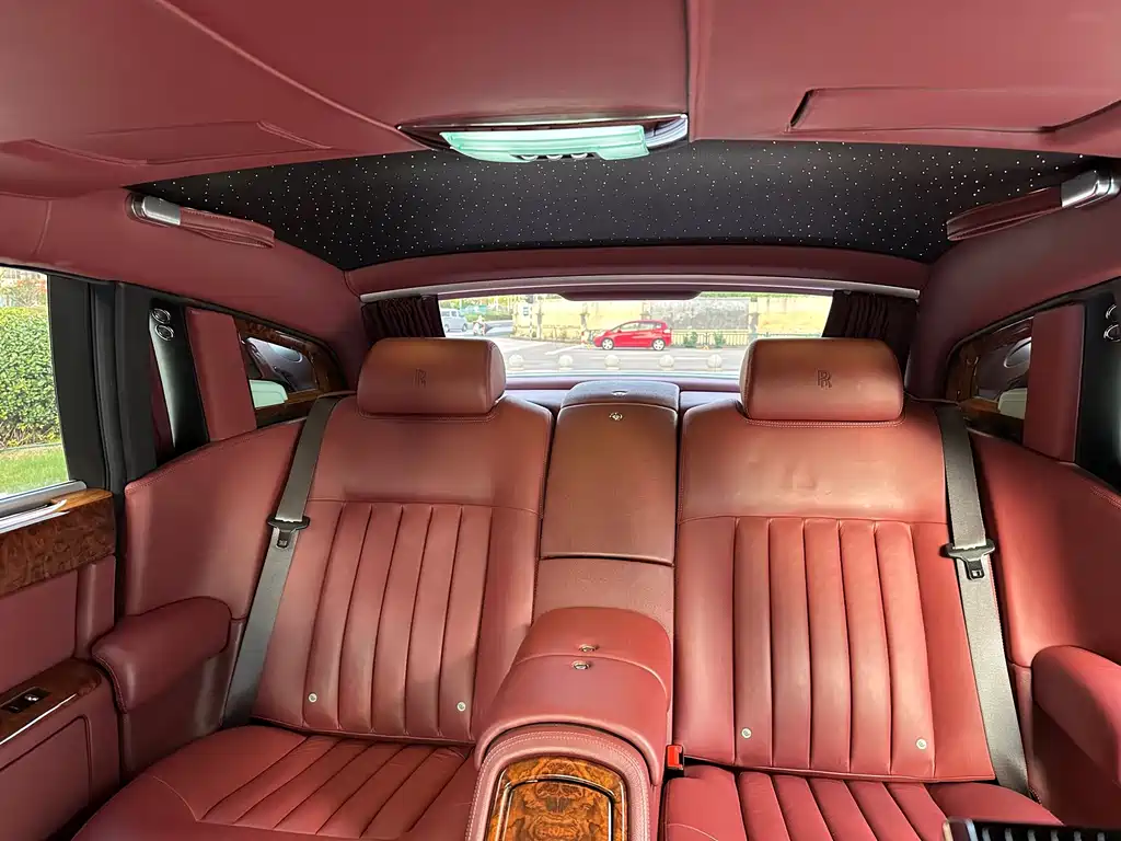 Rolls-Royce Phantom — миниатюра 12