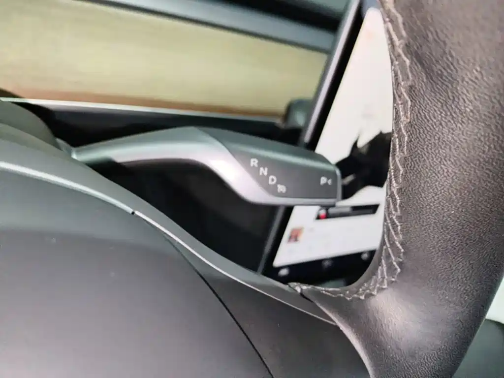 Tesla Model Y — миниатюра 14