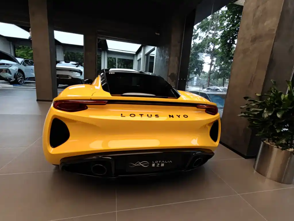 Lotus Emira 3.5T V6 Manual First Edition, фото 5
