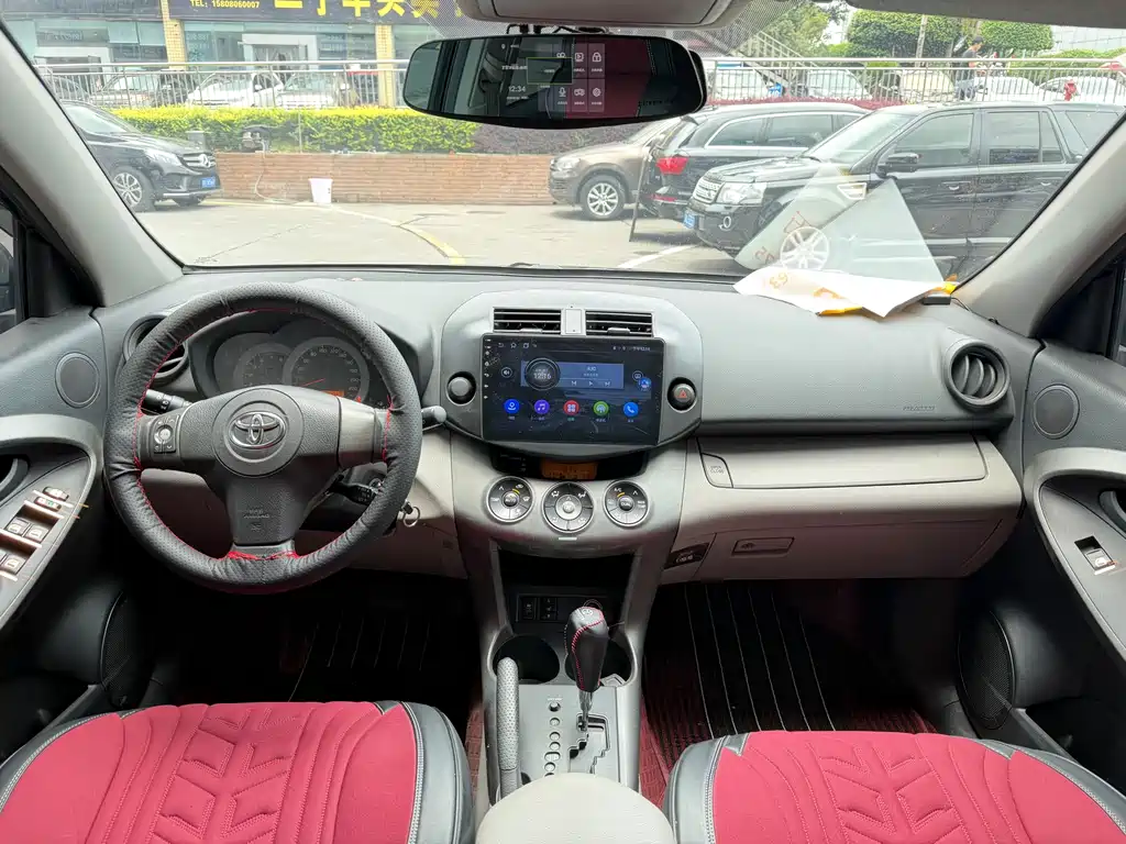 Toyota RAV4 2011 2.0L AT Luxury