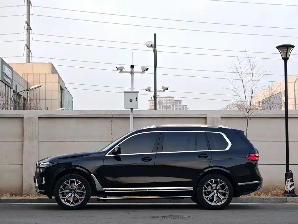 BMW X7 2023 xDrive40i Lead Luxury
