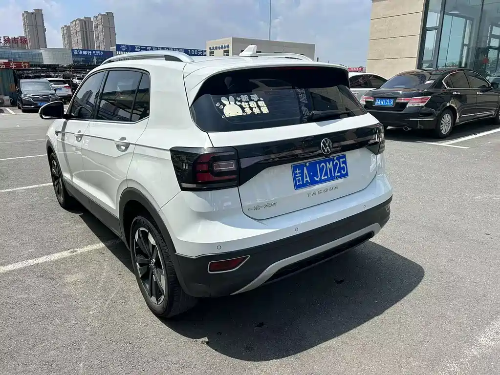 Volkswagen Tacqua 2020 1.5L AT