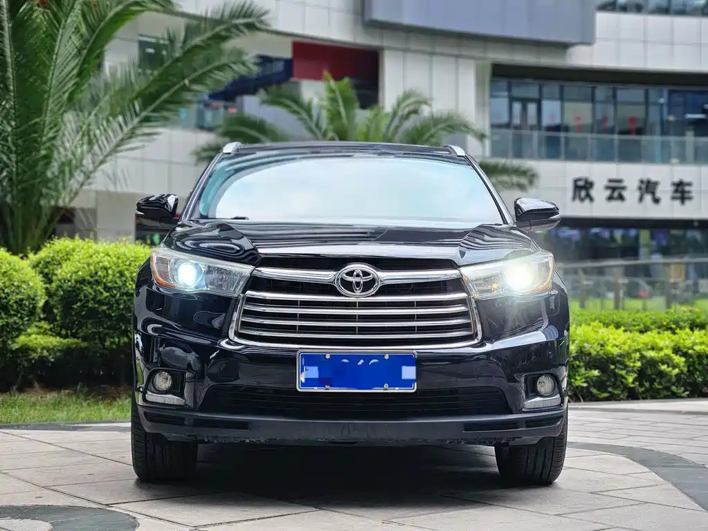 Toyota Highlander 2015 2.0T Luxury 7 мест