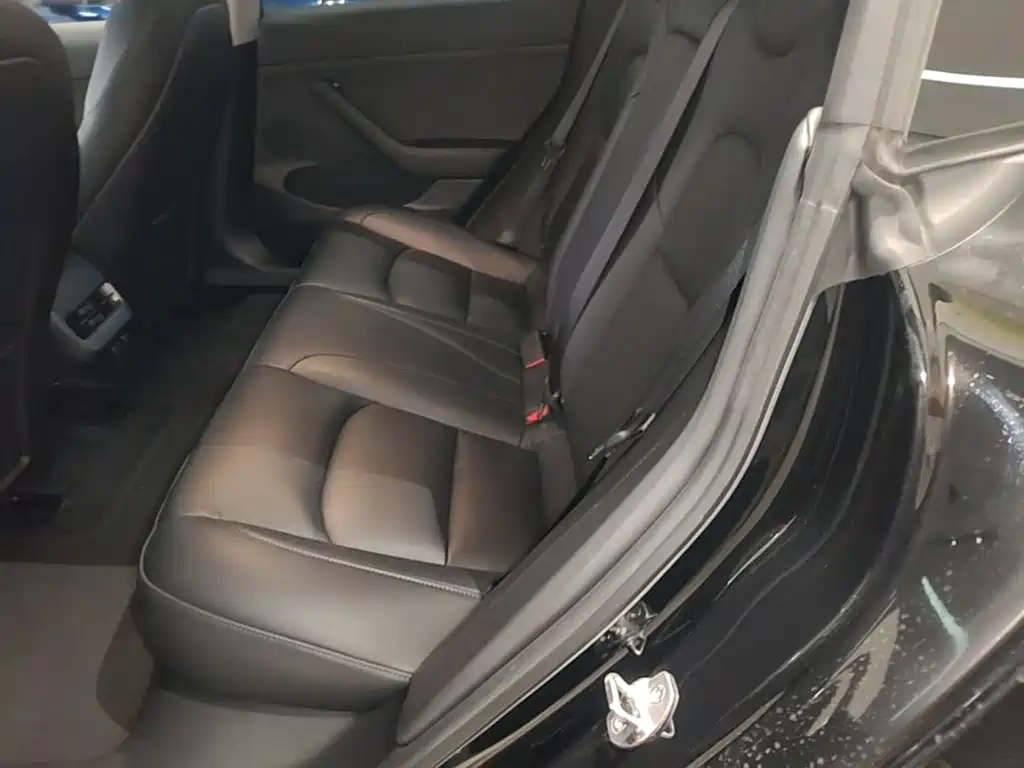 Tesla Model 3 — миниатюра 17