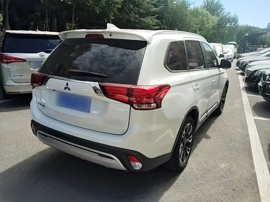 Mitsubishi Outlander — миниатюра 7