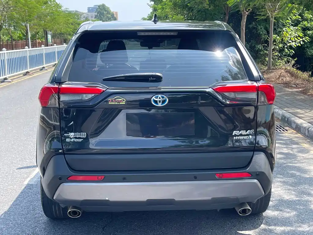 Toyota RAV4 — миниатюра 5
