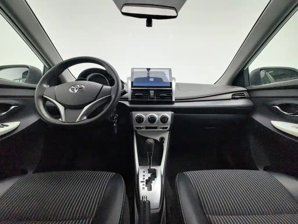 Toyota Yaris L — миниатюра 5