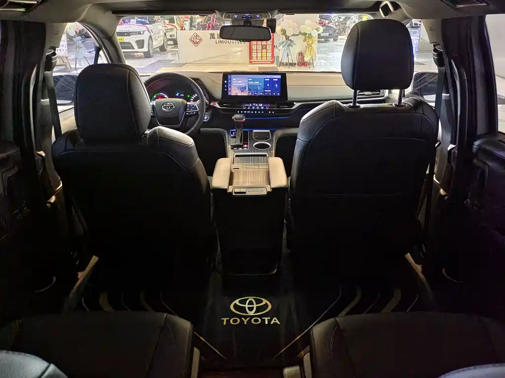 Toyota Sienna — миниатюра 16