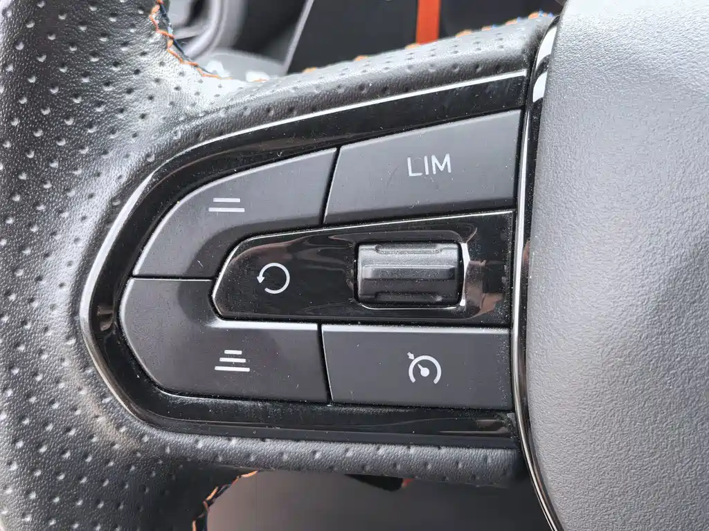 Lynk & Co 02 Hatchback — миниатюра 18