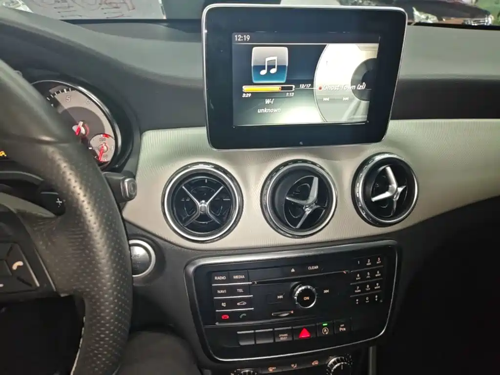 Mercedes-Benz GLA — миниатюра 13